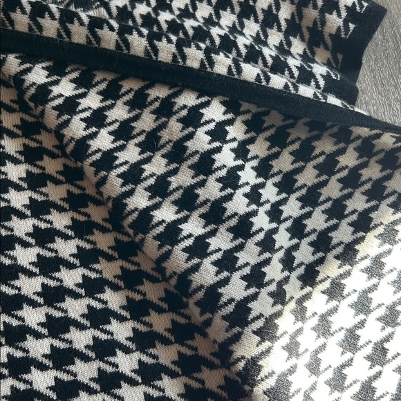 Alexandra Bartlett Black and White Houndstooth Cardigan - Picture 5 of 10